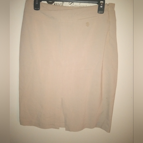 The limited stretch tan skirt - Picture 2 of 4
